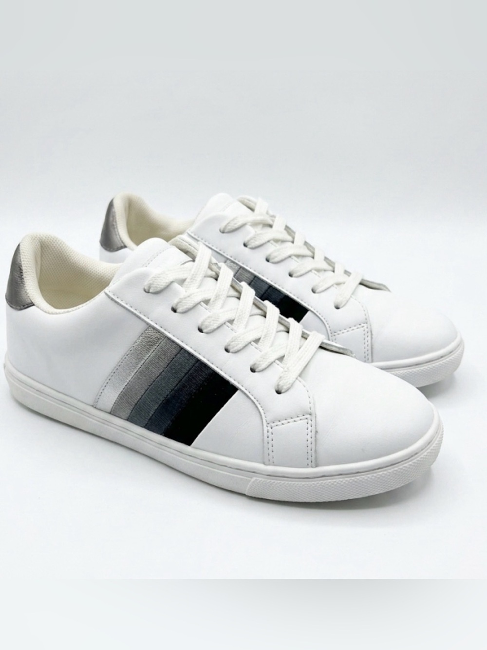 Kurt Geiger White Sneakers with Gray Gradient Side Stripe boys